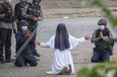 La monja que reta a los golpistas birmanos