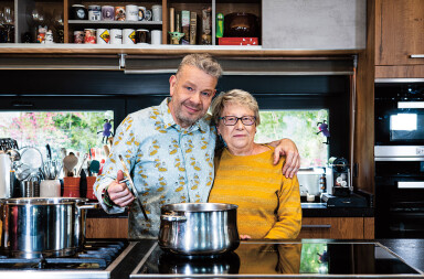 Alberto Chicote cocina con su madre: «Como la cocina de tu madre no hay nada»