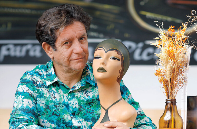 Pedro Casablanc: «En la adolescencia empezaron los traumas con mi cuerpo, pero hacer teatro me salvó» Pedro Casablanc: «En la adolescencia empezaron los traumas con mi cuerpo, pero hacer teatro me salvó»