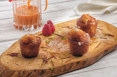 Magdalena de miel con bebida de zanahoria